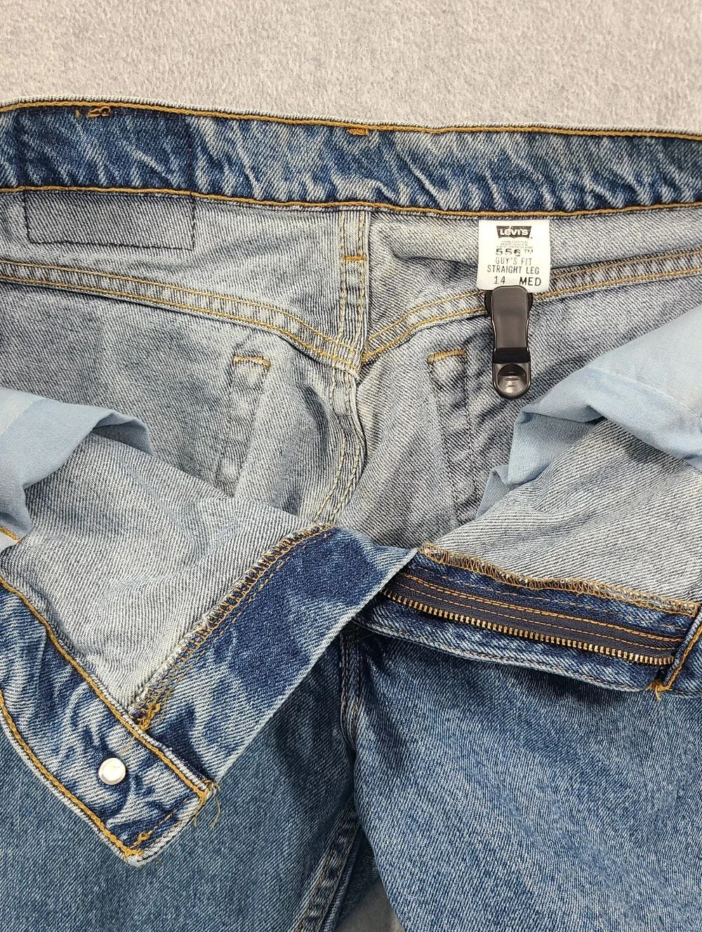 Vintage 90s Levi's Men's 556 Guys Fit Jeans Women 14 34x31 Medium Straight USA